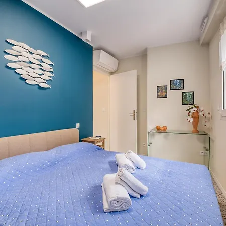 Апартаменти Rives D'azur - Happy Мантон